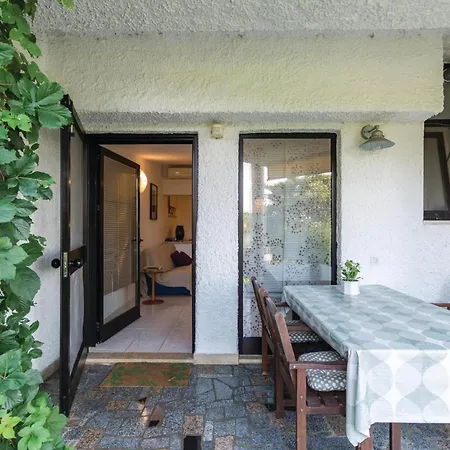 Apartment Apartment Dracice Cr Pula