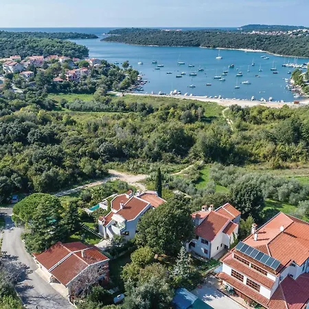 Apartment Cozy Apartment In Pula With Kitchen *
