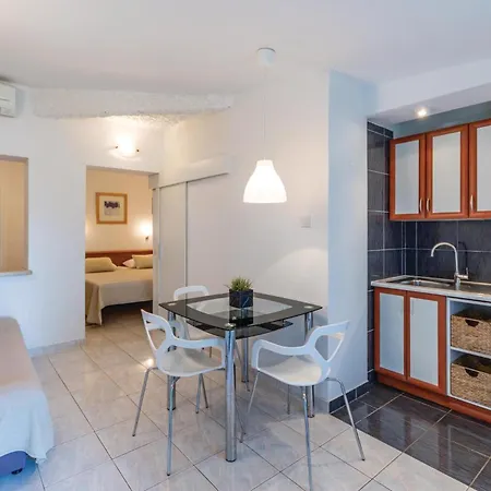 Apartment Dracice Cr * Pula